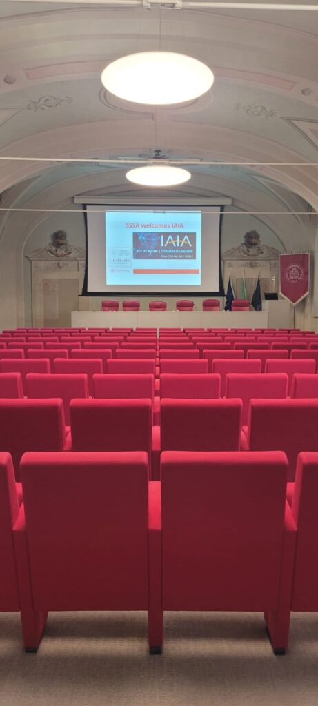 Sala dove si terrà il Lancio del Progetto Interreg IAIA e dove sono presenti le interpreti Sala dove si terrà il Lancio del Progetto Interreg IAIA e dove sono presenti le interpreti