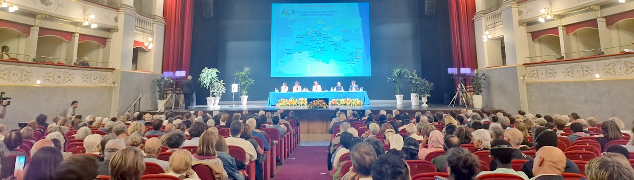 La platea del Teatro Goldoni e i relatori presenti al Convegno